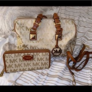 Michael Kors matching bag and wallet